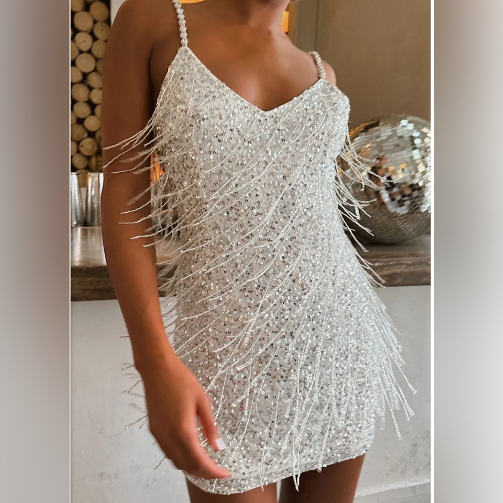SPARKS FLY MINI DRESS IN SILVER BEADED
Show Me Your Mumu